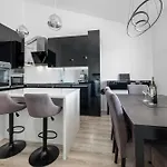 Aurea Mare Makarska-3br, Sea View & Prime Location * Makarska