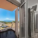 Aurea Mare Makarska-3br, Sea View & Prime Location Appartamento Makarska
